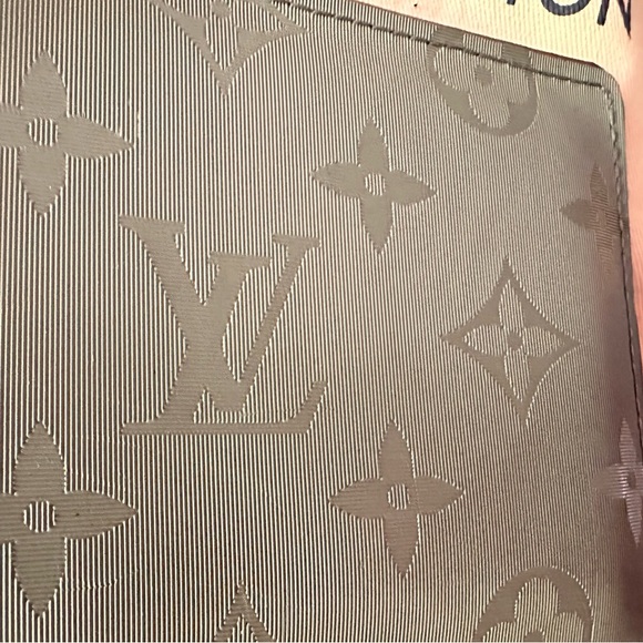 100% Authentic Louis Vuitton Rare Rare Wallet - Picture 3 of 7